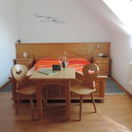 Weingut Gaestezimmer Gruber Ehrenhausen Buitenkant foto