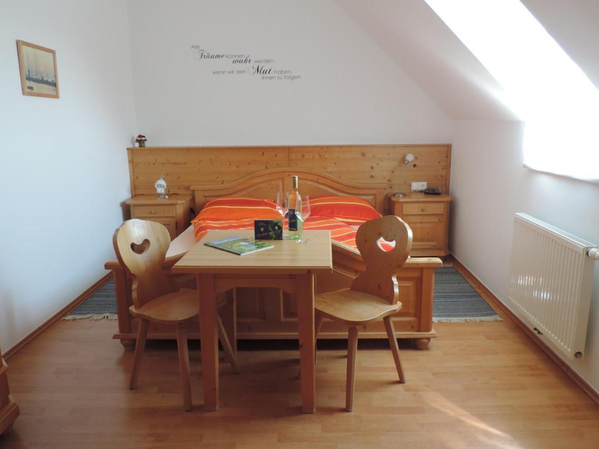 Weingut Gaestezimmer Gruber Ehrenhausen Buitenkant foto