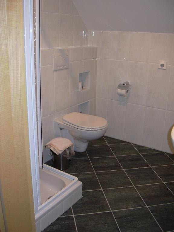 Weingut Gaestezimmer Gruber Ehrenhausen Kamer foto