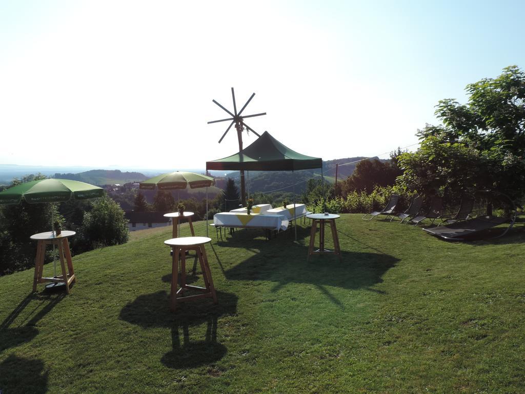 Weingut Gaestezimmer Gruber Ehrenhausen Buitenkant foto
