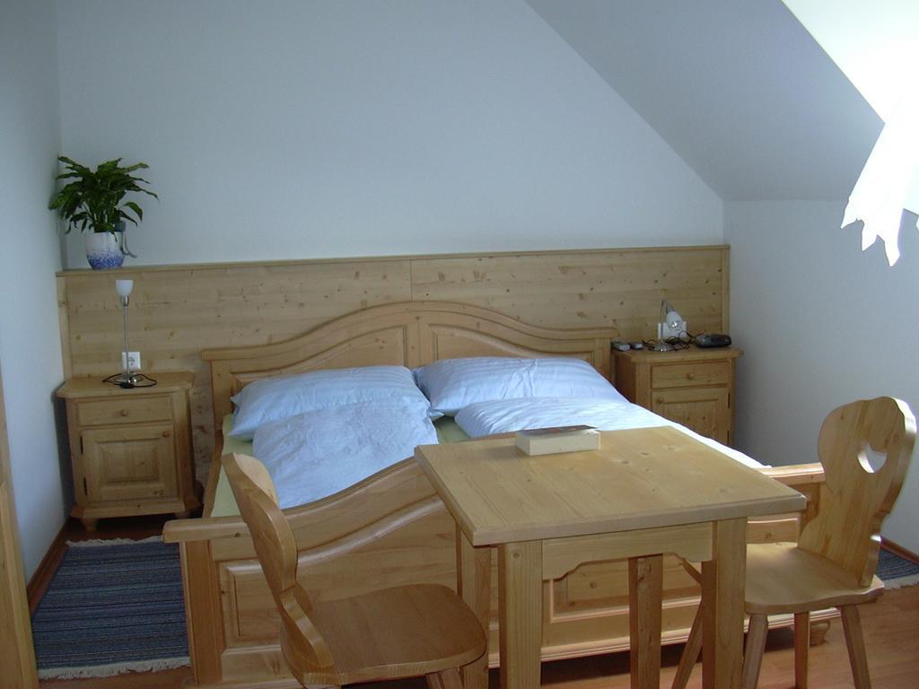 Weingut Gaestezimmer Gruber Ehrenhausen Kamer foto